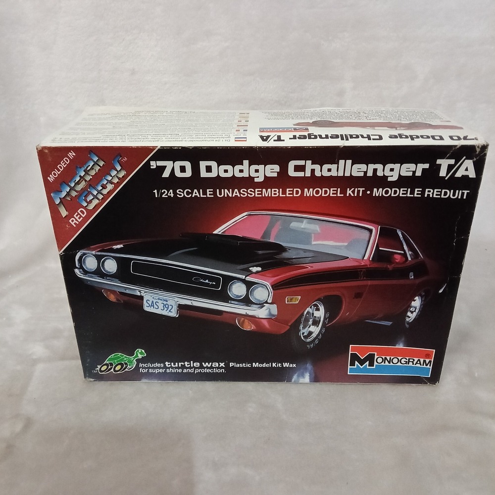 Monogram 70 Dodge Challenger T/A 1/24 Scale Model Kit Metal Glow Red 2214
